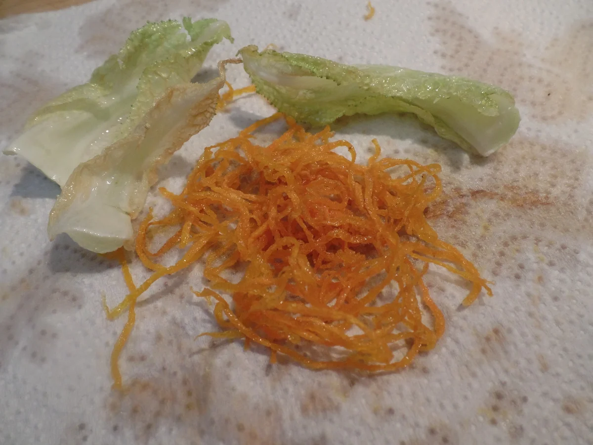 Rezept: Blumenkohl-Möhrensuppe mit Möhrenstroh und Creme-fraiche Klecks on Top Bild Nr. 11404 Blumenkohl-Möhrensuppe mit Möhrenstroh und Creme-fraiche Klecks on Top - Rezept - Bild Nr. 11404