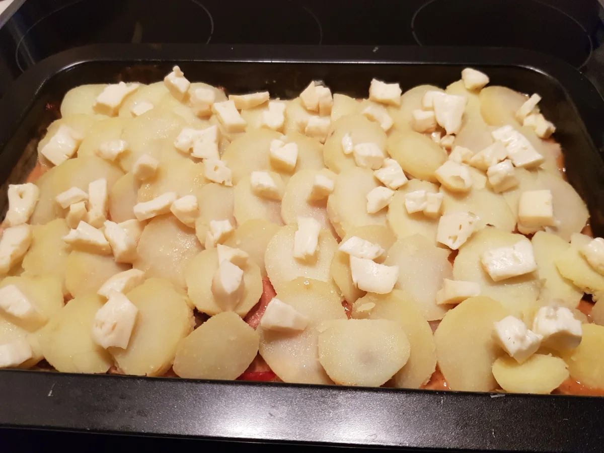 Rezept: Ofen-Gulasch mit Kartoffel-Käse-Haube Bild Nr. 4 Ofen-Gulasch mit Kartoffel-Käse-Haube - Rezept - Bild Nr. 4