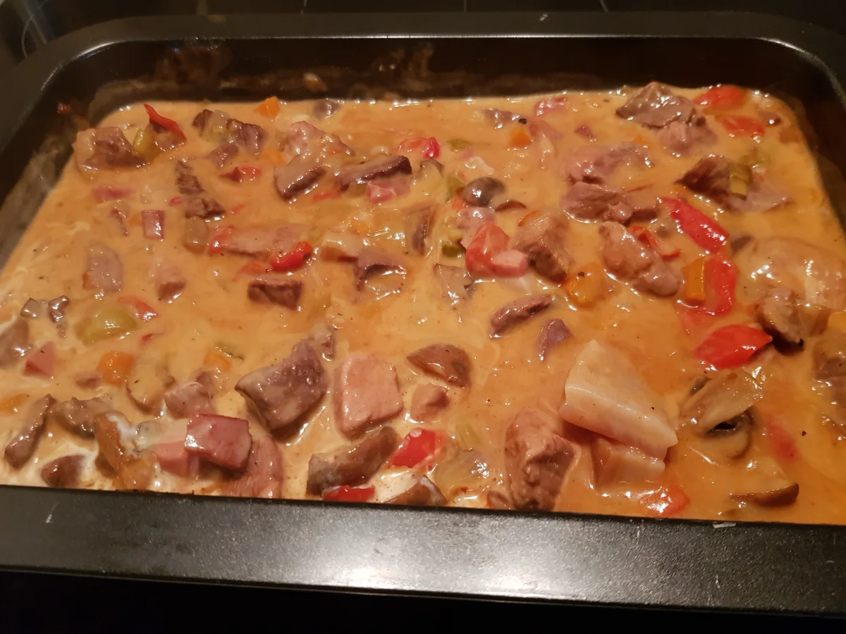 Rezept: Ofen-Gulasch mit Kartoffel-Käse-Haube Bild Nr. 6 Ofen-Gulasch mit Kartoffel-Käse-Haube - Rezept - Bild Nr. 6