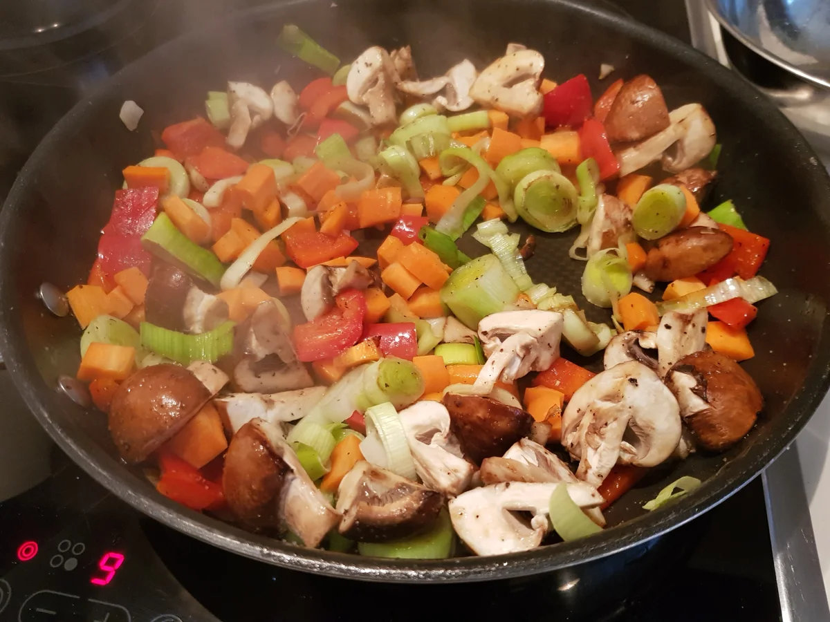 Rezept: Ofen-Gulasch mit Kartoffel-Käse-Haube Bild Nr. 10 Ofen-Gulasch mit Kartoffel-Käse-Haube - Rezept - Bild Nr. 10