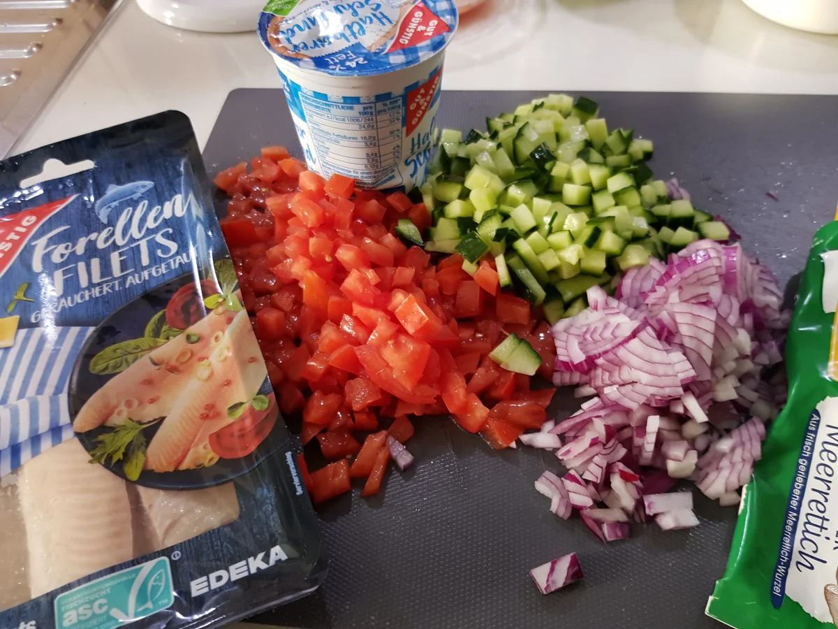 Rezept: Räucher-Forellen-Filet-Salat mit Rösti Bild Nr. 8 Räucher-Forellen-Filet-Salat mit Rösti - Rezept - Bild Nr. 8