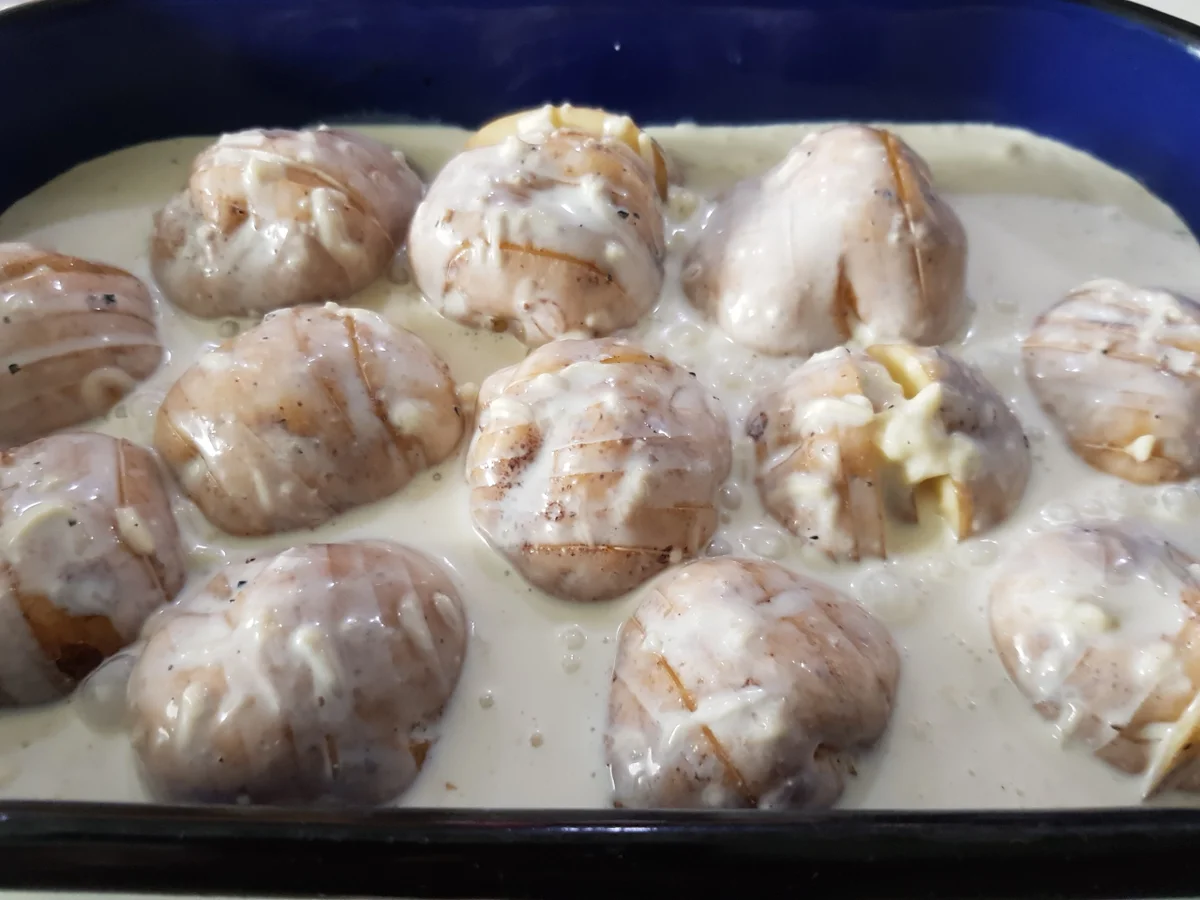 Rezept: Hasselback-Kartoffeln mit Radieser'l-Salat Bild Nr. 11438 Hasselback-Kartoffeln mit Radieser'l-Salat - Rezept - Bild Nr. 11438