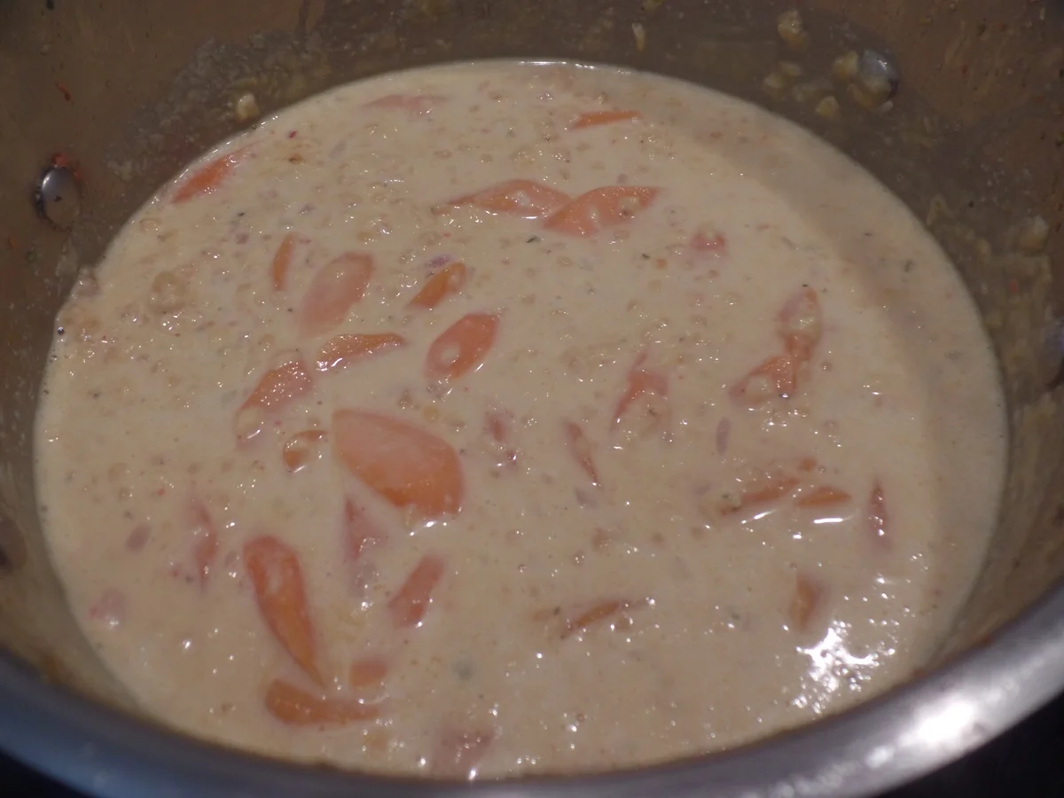 Pikanter Möhren-Linsen-Eintopf mit Birnen-Gurken-Topping - Rezept - Bild Nr. 11450