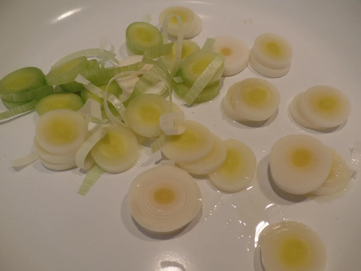 Lauch-Buletten auf Gemüse - Rezept - Bild Nr. 11459