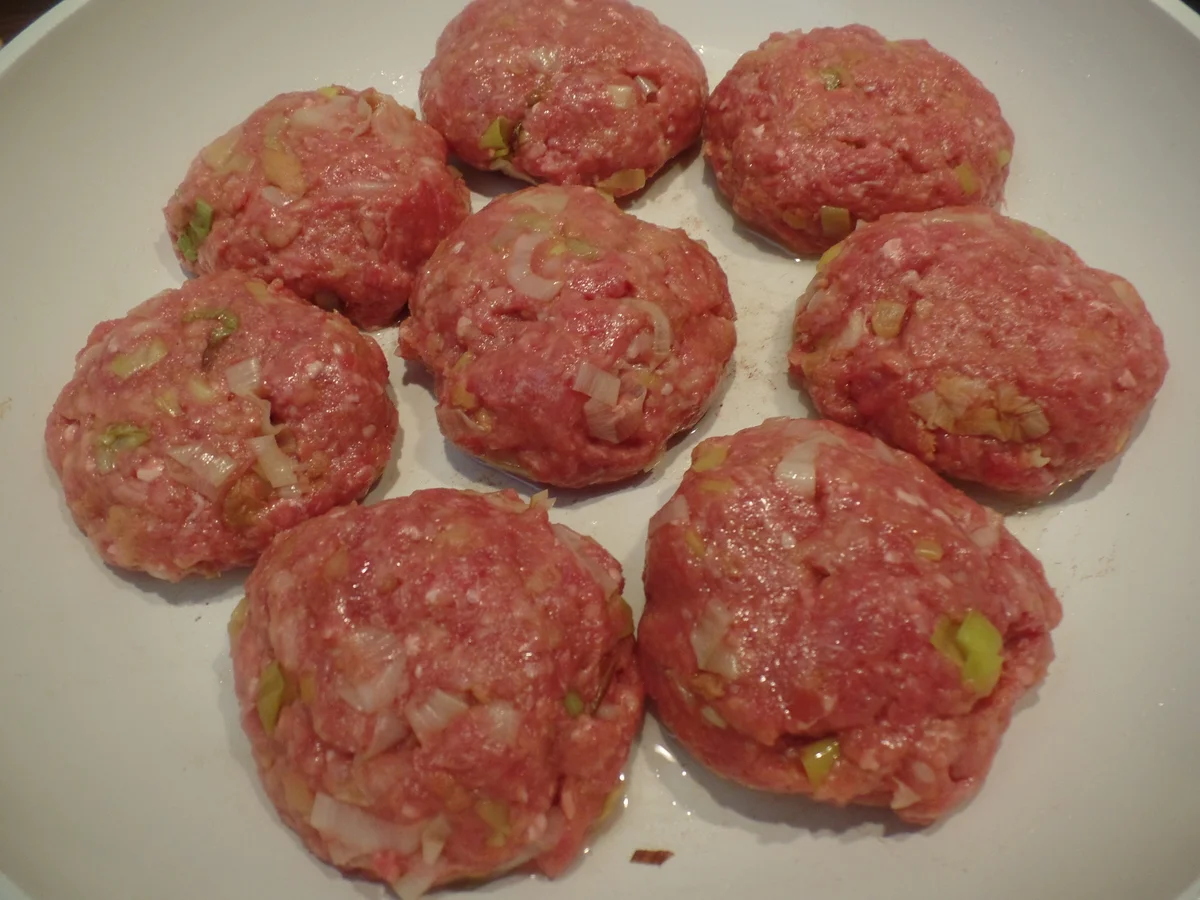 Lauch-Buletten auf Gemüse - Rezept - Bild Nr. 11467