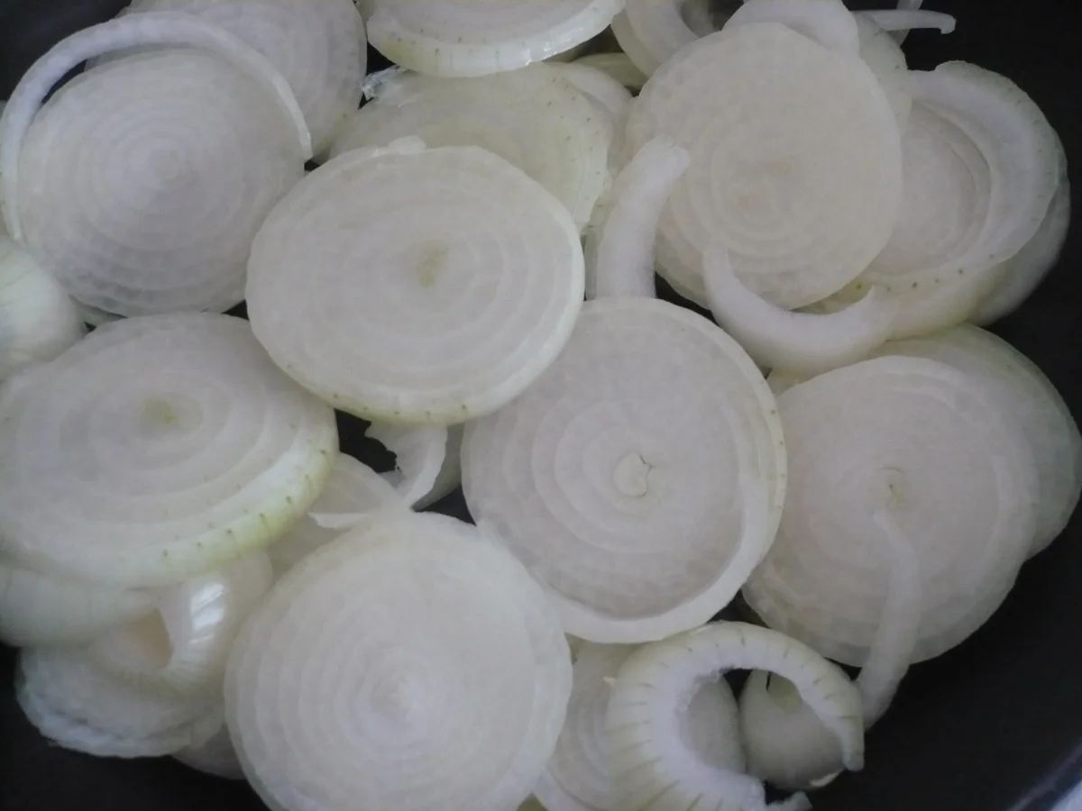 Bratwurst mit Zwiebelsoße - Rezept - Bild Nr. 3