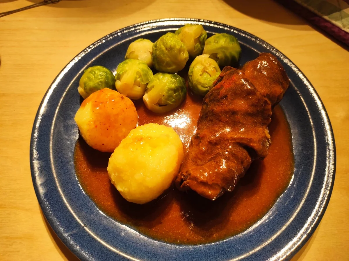 Rezept: Rinderrouladen, Rosenkohl + Klöße - kochbar Challenge 10.0 (Oktober 2020) Bild Nr. 10 Rinderrouladen, Rosenkohl + Klöße - kochbar Challenge 10.0 (Oktober 2020) - Rezept - Bild Nr. 10