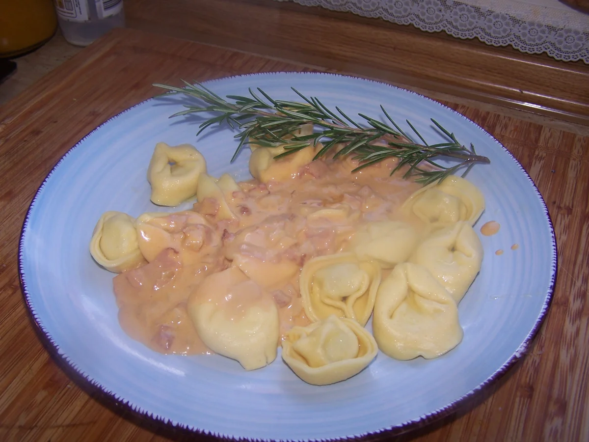 Tortellini in einer schnellen Soße - Rezept - Bild Nr. 2