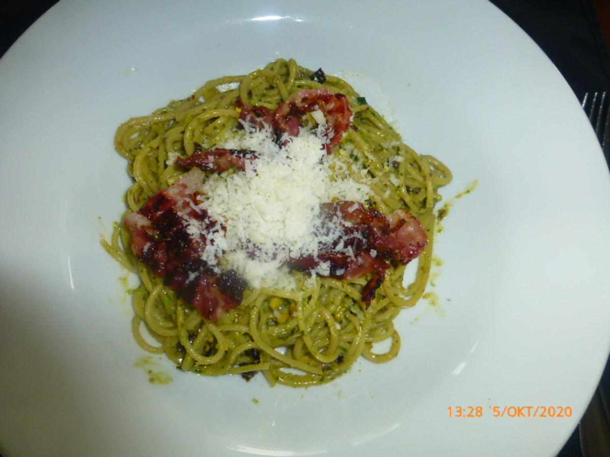 Spaghetti mit Pistazien-Pesto und Bacon - Rezept - Bild Nr. 2