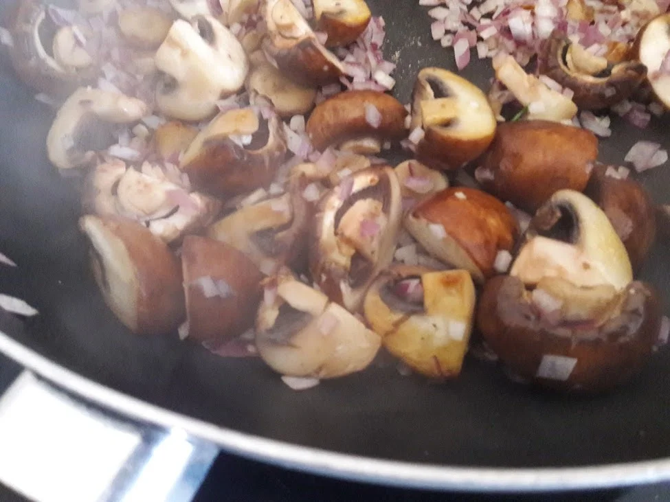 Rezept: Champignonpfanne Bild Nr. 6 Champignonpfanne - Rezept - Bild Nr. 6