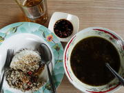 Dunkle Rindfleischsuppe mit Reis und Sambal – Gulai sapi - Rezept - Bild Nr. 2