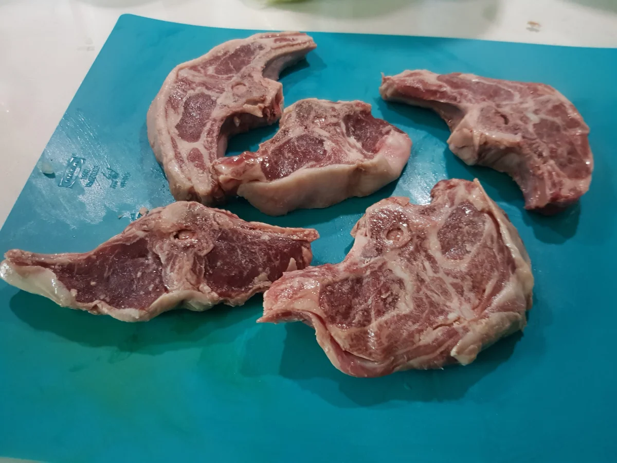 Rezept: Lammkoteletts, grünes Erbspüree und Rosmarinkartoffeln Bild Nr. 11536 Lammkoteletts, grünes Erbspüree und Rosmarinkartoffeln - Rezept - Bild Nr. 11536