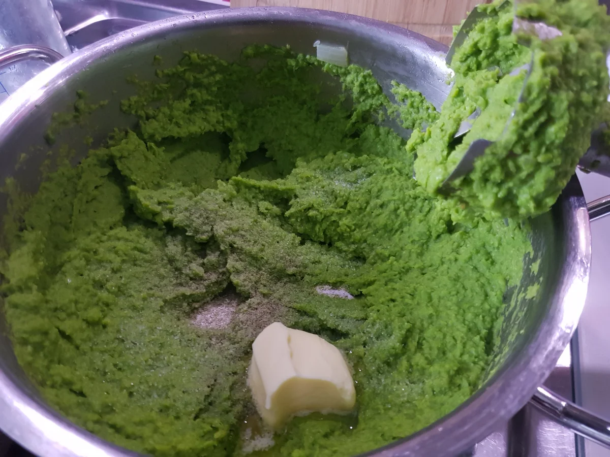 Rezept: Lammkoteletts, grünes Erbspüree und Rosmarinkartoffeln Bild Nr. 11537 Lammkoteletts, grünes Erbspüree und Rosmarinkartoffeln - Rezept - Bild Nr. 11537