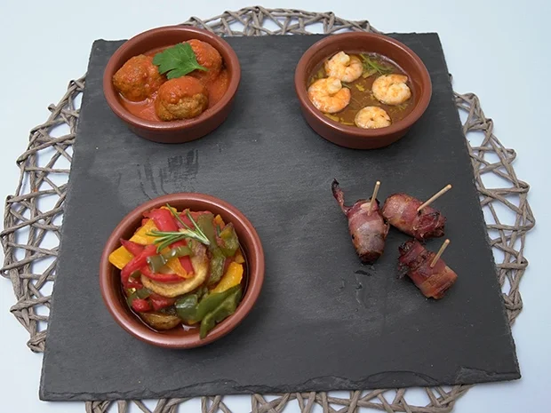 Rezept: Albondigas mit Tumbet und Datteln im Speckmantel Bild Nr. 2 Albondigas mit Tumbet und Datteln im Speckmantel - Rezept - Bild Nr. 2