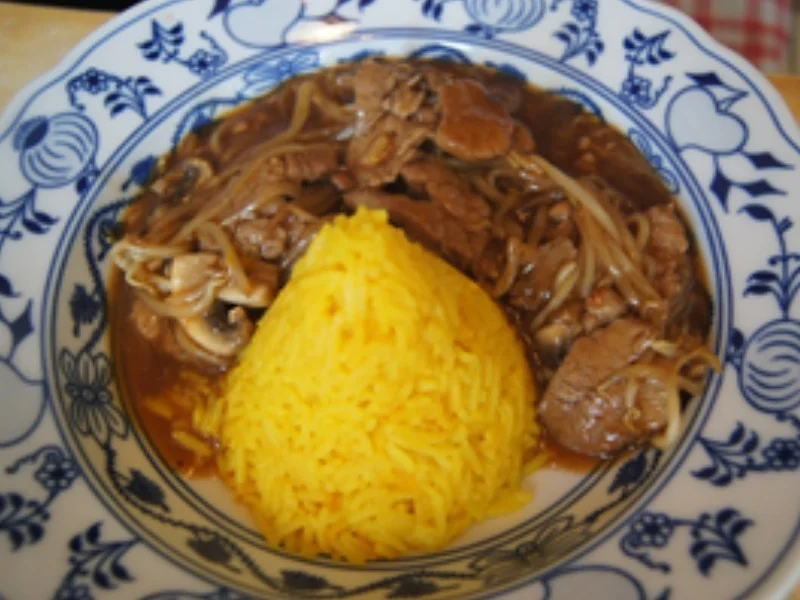 Gebratenes Schweinefilet mit Sojabohnensprossen im Wok und Basmatireis - Rezept - Bild Nr. 2