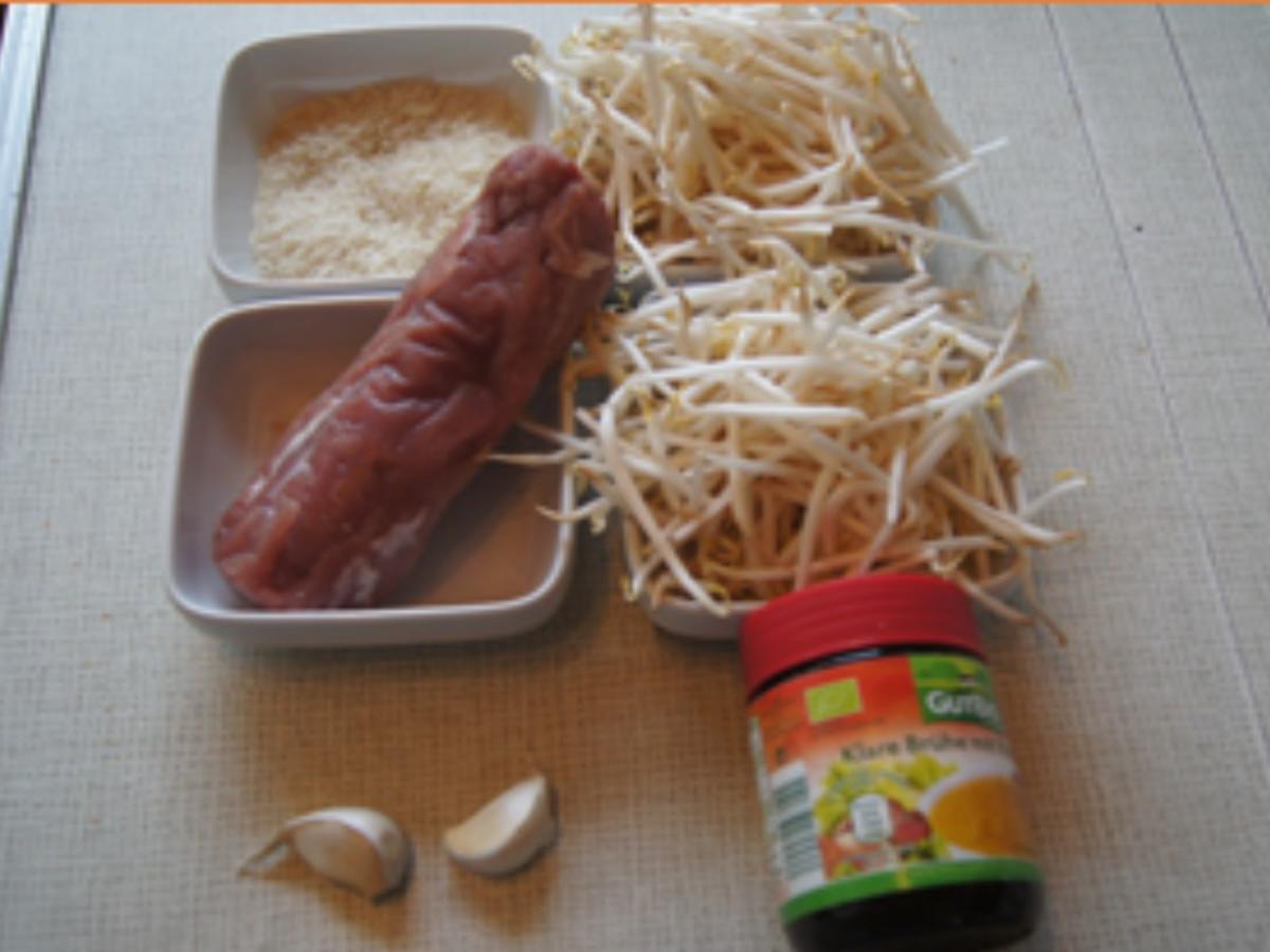 Gebratenes Schweinefilet mit Sojabohnensprossen im Wok und Basmatireis - Rezept - Bild Nr. 3