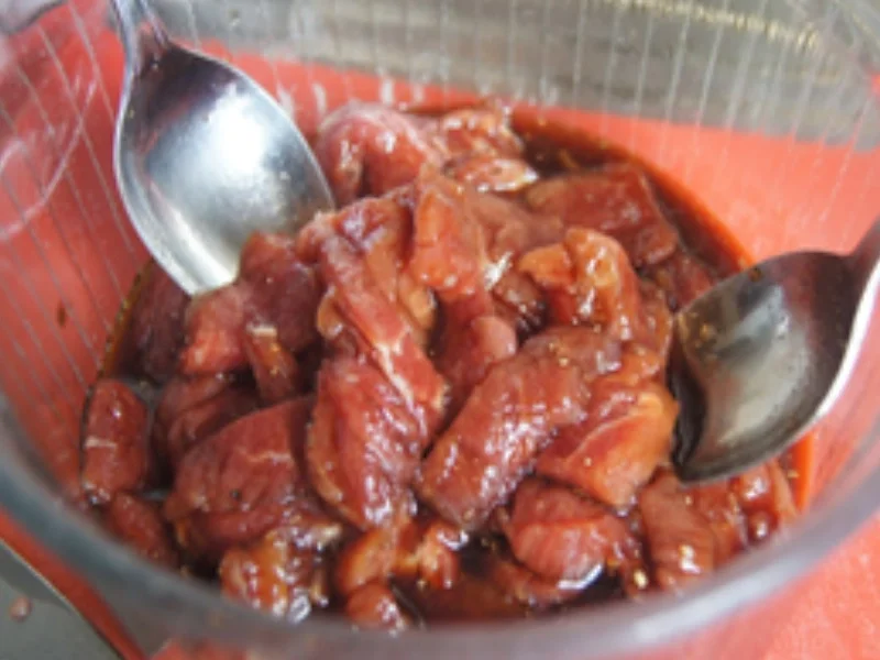 Gebratenes Schweinefilet mit Sojabohnensprossen im Wok und Basmatireis - Rezept - Bild Nr. 7