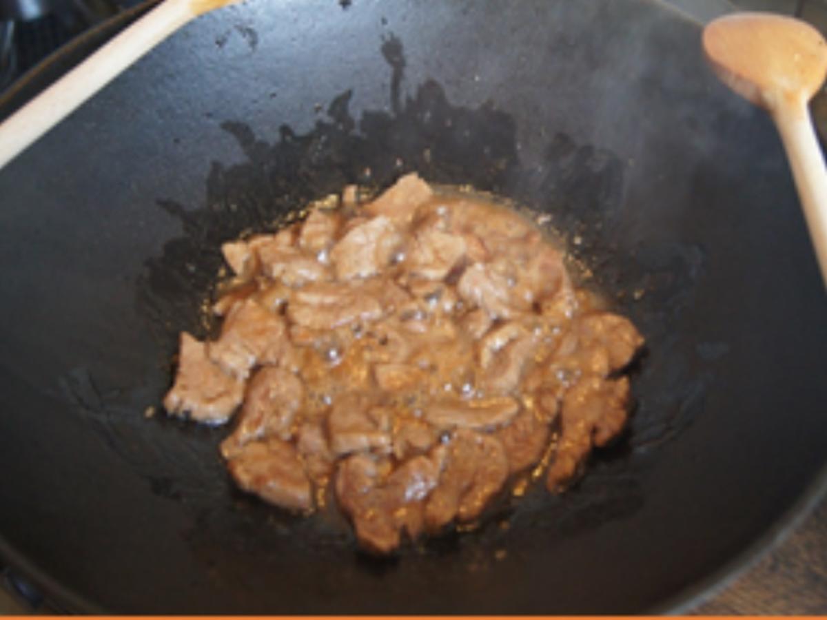 Gebratenes Schweinefilet mit Sojabohnensprossen im Wok und Basmatireis - Rezept - Bild Nr. 12