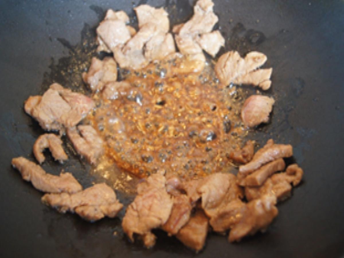 Gebratenes Schweinefilet mit Sojabohnensprossen im Wok und Basmatireis - Rezept - Bild Nr. 14