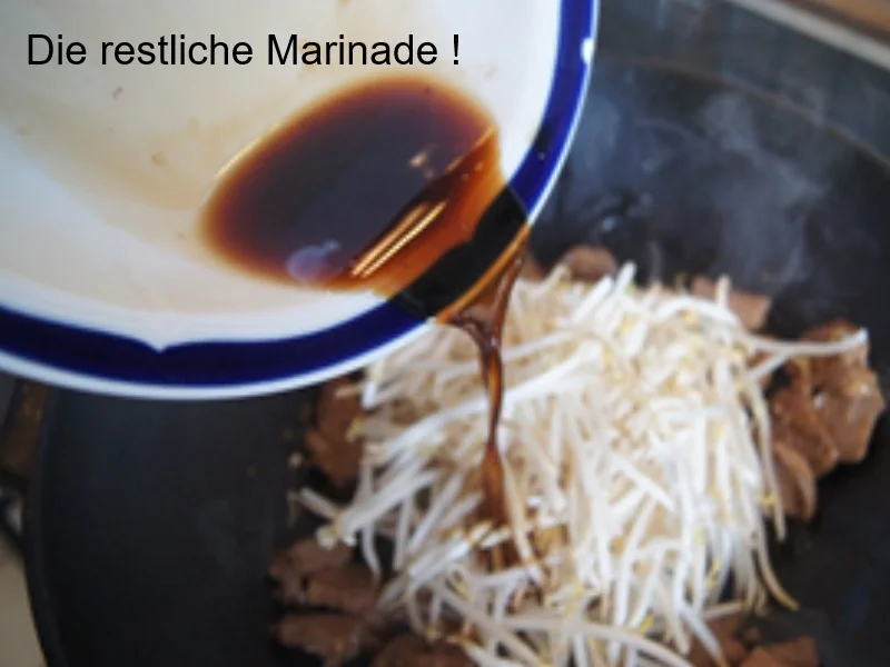 Gebratenes Schweinefilet mit Sojabohnensprossen im Wok und Basmatireis - Rezept - Bild Nr. 19