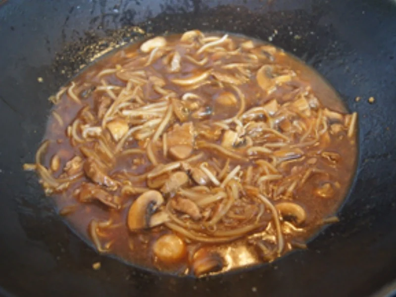 Gebratenes Schweinefilet mit Sojabohnensprossen im Wok und Basmatireis - Rezept - Bild Nr. 24