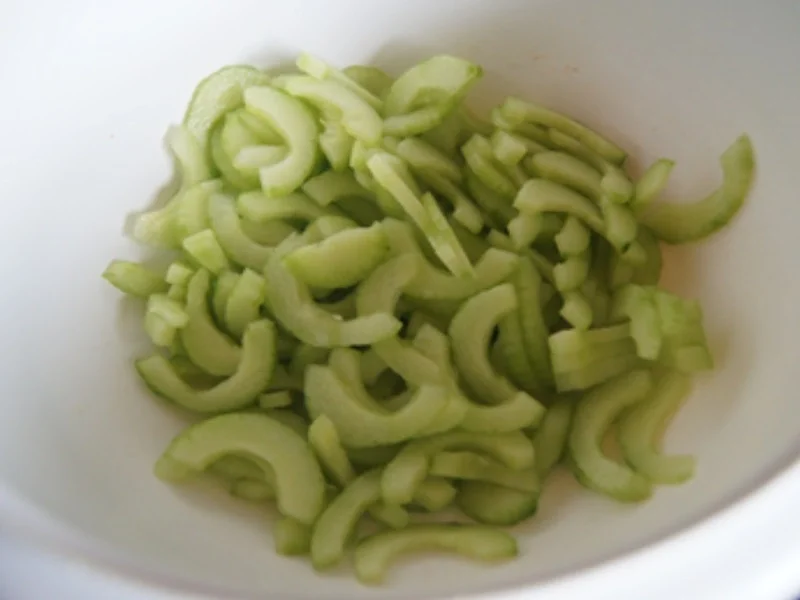 Alaska-Seelachsfilet mit Gurkensalat und Möhren-Kartoffel-Stampf - Rezept - Bild Nr. 8