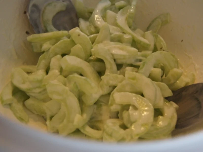 Alaska-Seelachsfilet mit Gurkensalat und Möhren-Kartoffel-Stampf - Rezept - Bild Nr. 9