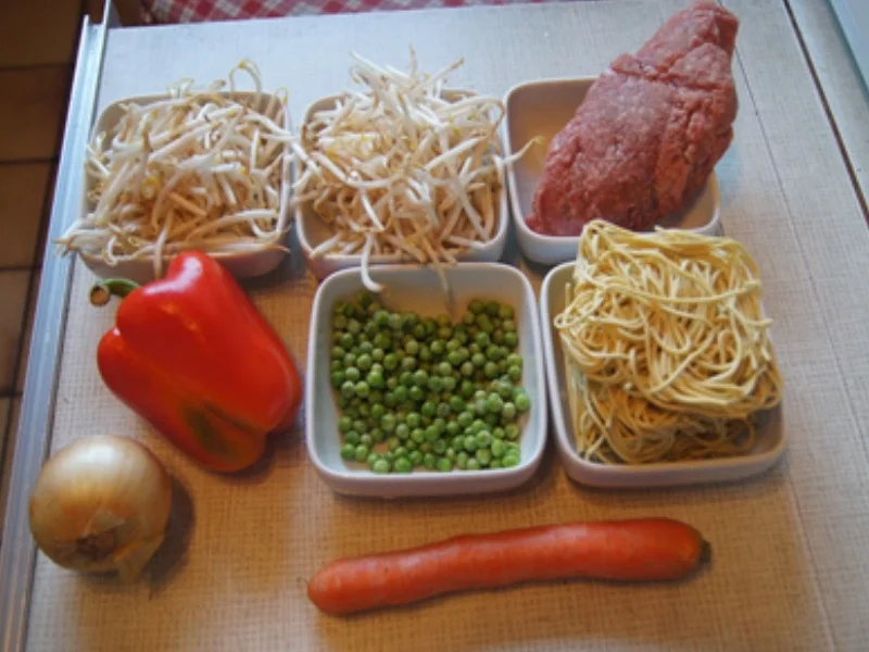 Rezept: Asia-Nudeln mit Hackfleisch Bild Nr. 3 Asia-Nudeln mit Hackfleisch - Rezept - Bild Nr. 3