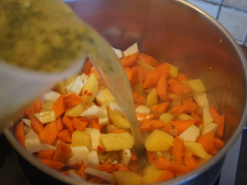 Möhrencremesuppe mit Reiskugeleinlage - Rezept - Bild Nr. 14