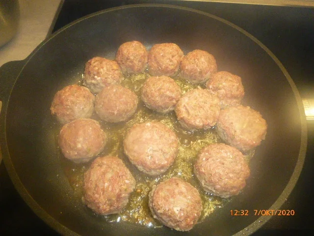 Rezept: Auflauf von Frikadellen und Lauch Bild Nr. 4 Auflauf von Frikadellen und Lauch - Rezept - Bild Nr. 4