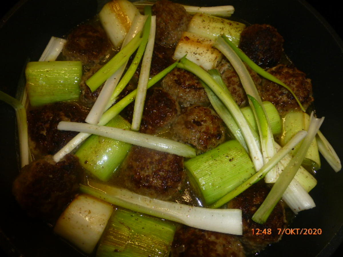 Auflauf von Frikadellen und Lauch - Rezept - kochbar.de