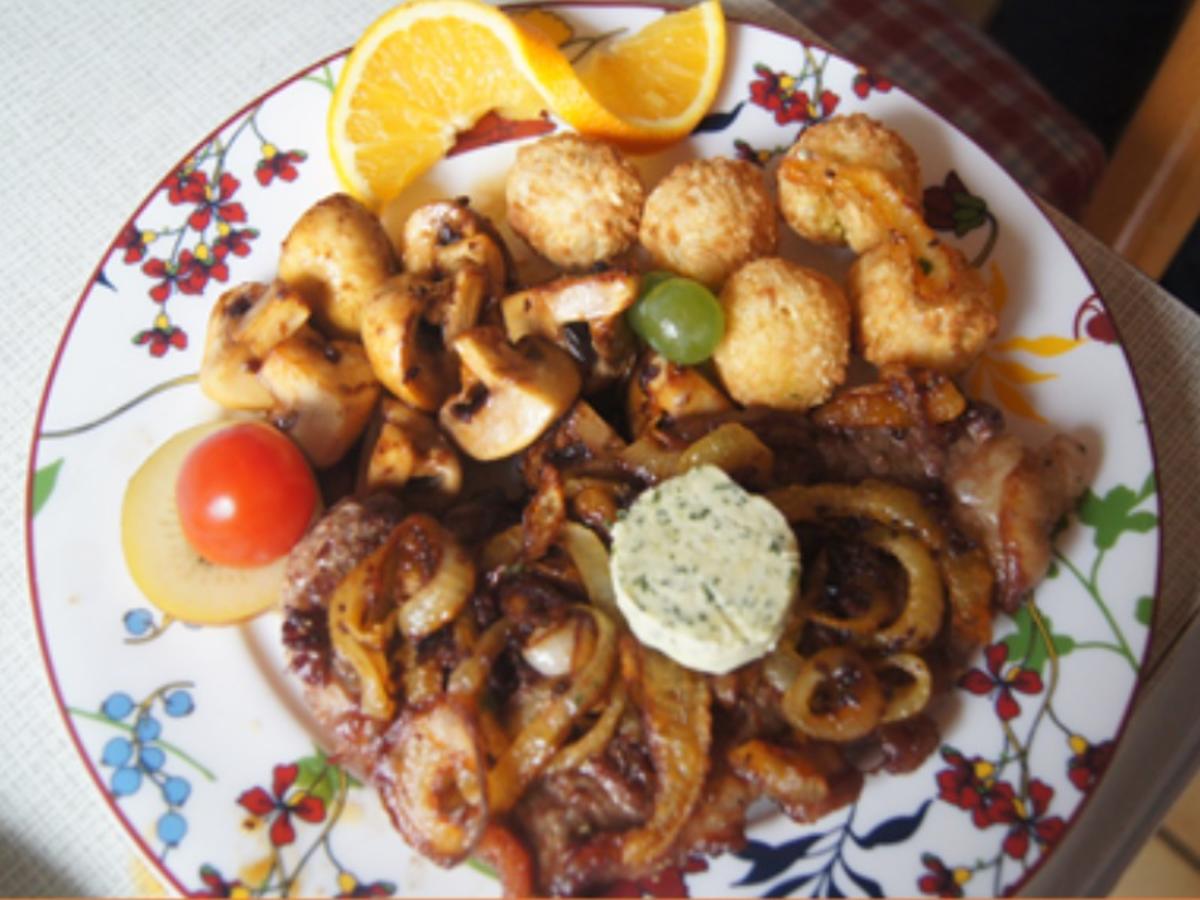 Roastbeef mit Röstzwiebeln, Champignons und Mandelbällchen - Rezept ...