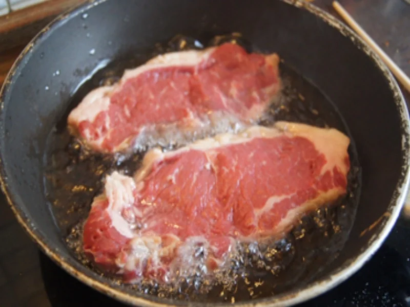 Rezept: Roastbeef mit Röstzwiebeln, Champignons und Mandelbällchen Bild Nr. 4 Roastbeef mit Röstzwiebeln, Champignons und Mandelbällchen - Rezept - Bild Nr. 4