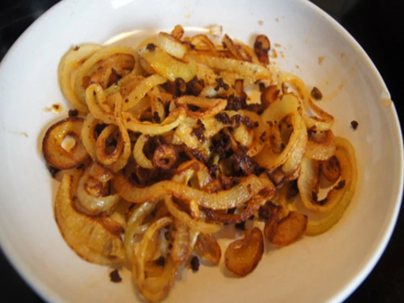 Rezept: Roastbeef mit Röstzwiebeln, Champignons und Mandelbällchen Bild Nr. 11 Roastbeef mit Röstzwiebeln, Champignons und Mandelbällchen - Rezept - Bild Nr. 11