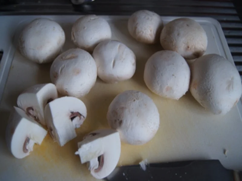 Rezept: Roastbeef mit Röstzwiebeln, Champignons und Mandelbällchen Bild Nr. 12 Roastbeef mit Röstzwiebeln, Champignons und Mandelbällchen - Rezept - Bild Nr. 12