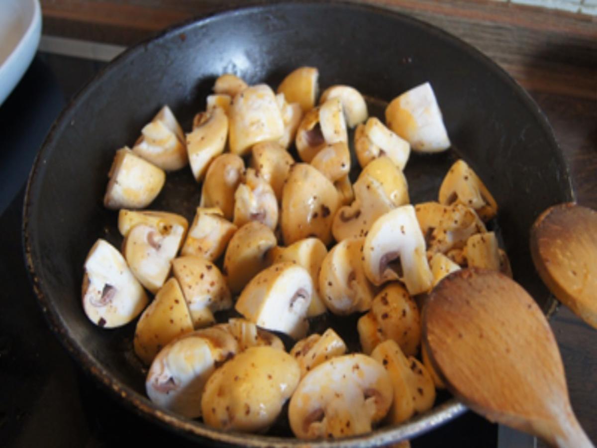 Roastbeef mit Röstzwiebeln, Champignons und Mandelbällchen - Rezept - Bild Nr. 13