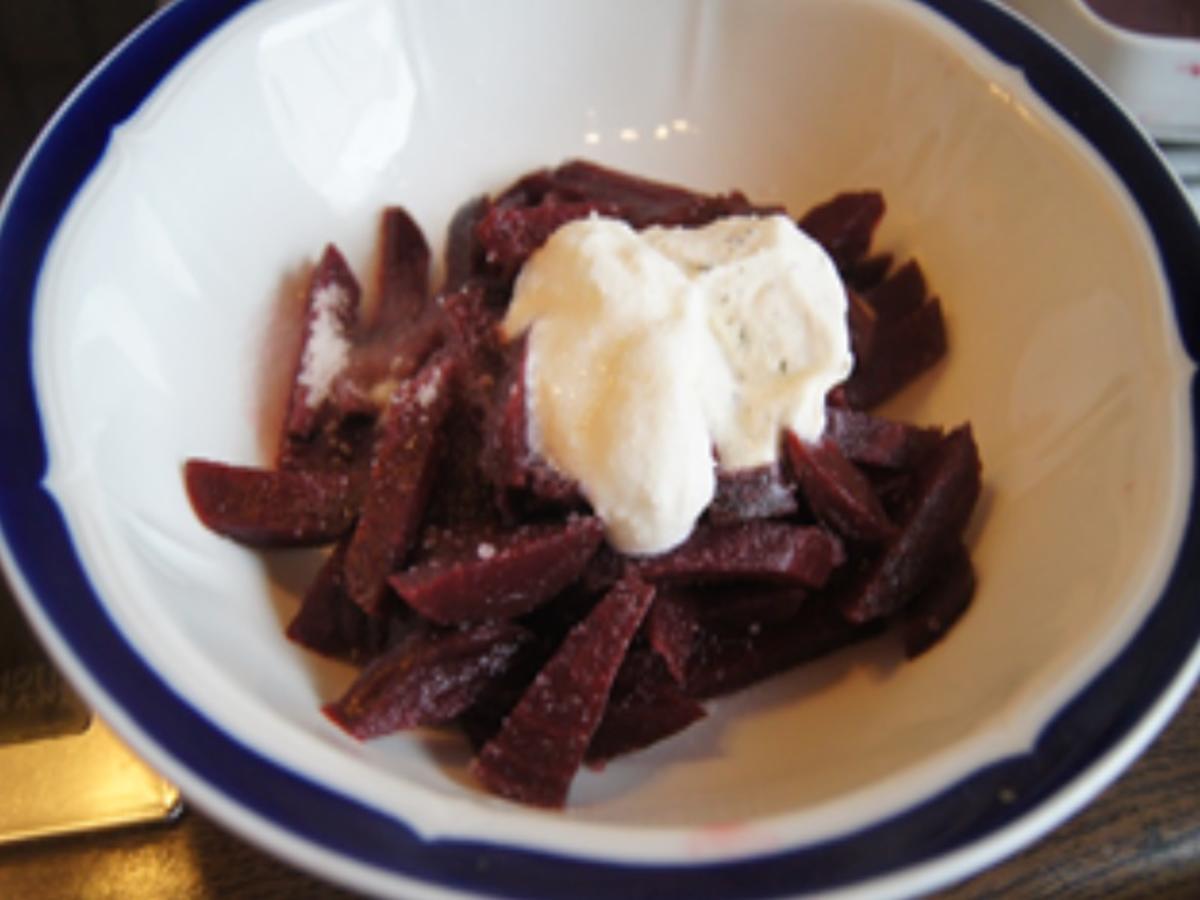 Thunfisch Erbsen Kartoffel Buletten und Rote Bete Salat - einfach - von ...