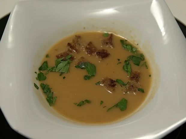 Altfränkische Biersuppe mit gerösteten Gewürzbrot-Croûtons und frischer Petersilie - Rezept - Bild Nr. 2