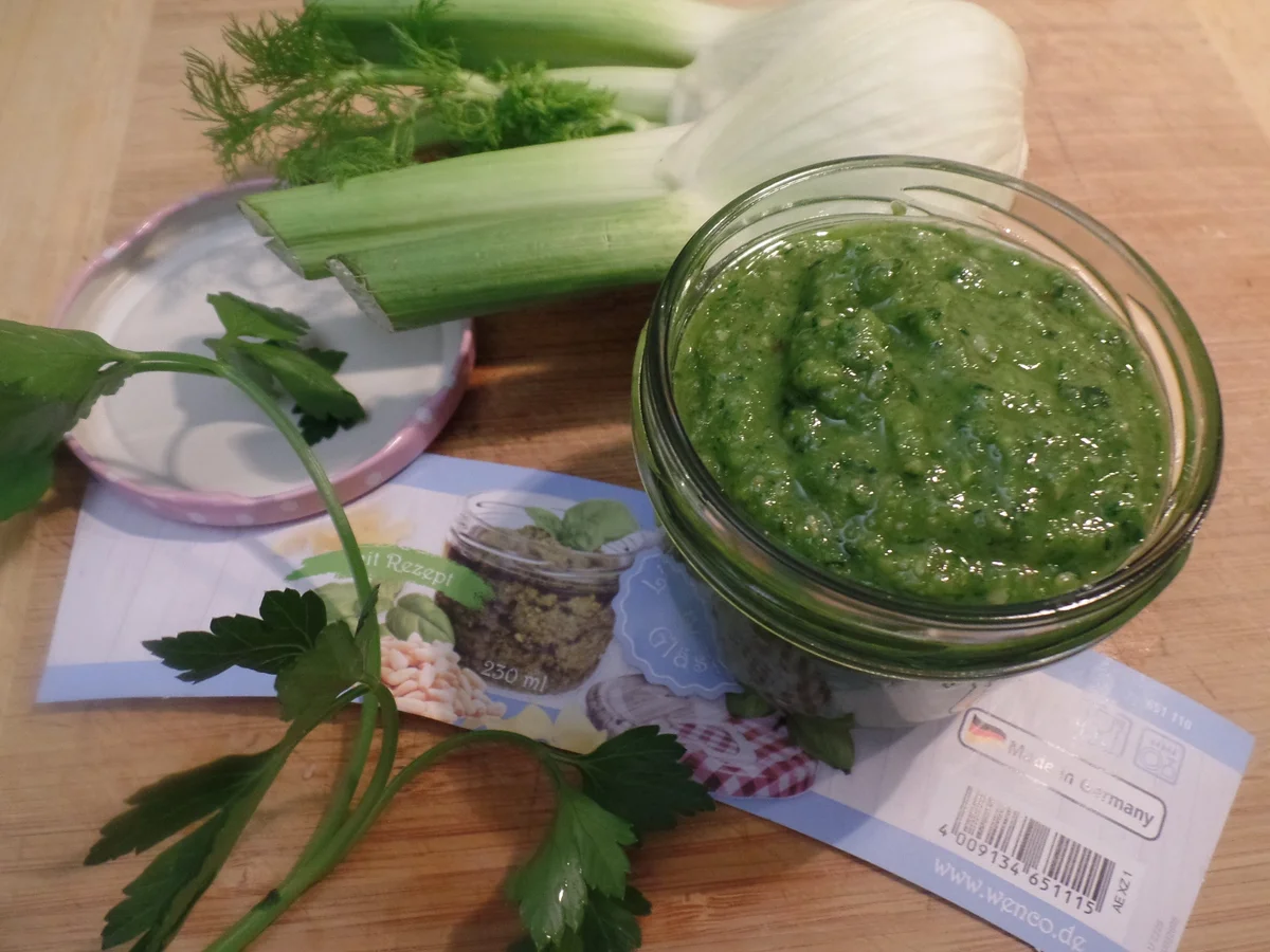 Rezept: Pasta mit Petersilien-Mandel-Walnuss-Pesto Bild Nr. 11605 Pasta mit Petersilien-Mandel-Walnuss-Pesto - Rezept - Bild Nr. 11605