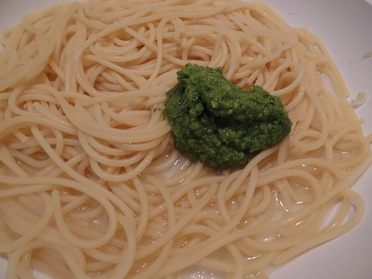 Rezept: Pasta mit Petersilien-Mandel-Walnuss-Pesto Bild Nr. 11615 Pasta mit Petersilien-Mandel-Walnuss-Pesto - Rezept - Bild Nr. 11615