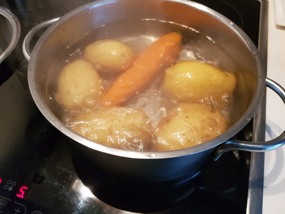 Backhend'l aus dem Ofen mit Kartoffel-Gurken-Salat - Rezept - Bild Nr. 8