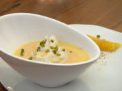 Butterscotch Pots de Crème mit Crème fraîche, gesalzenem Karamell und Pistazien - Rezept - Bild Nr. 2