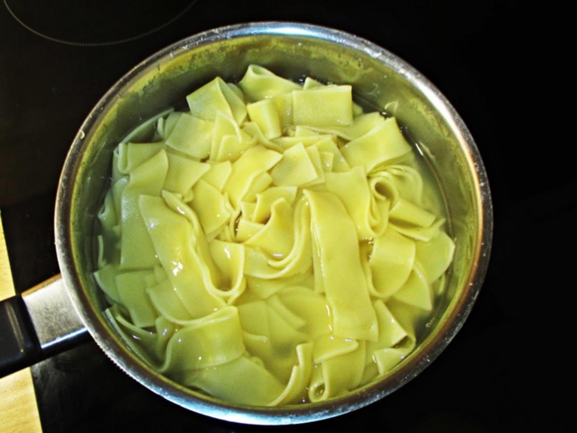 Bandnudelsalat mit Thunfisch - Rezept mit Bild - kochbar.de