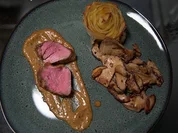Asiatisch mariniertes Ibericofilet mit Steinpilz und Kartoffelrose - Rezept - Bild Nr. 2