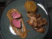Asiatisch mariniertes Ibericofilet mit Steinpilz und Kartoffelrose - Rezept - Bild Nr. 2