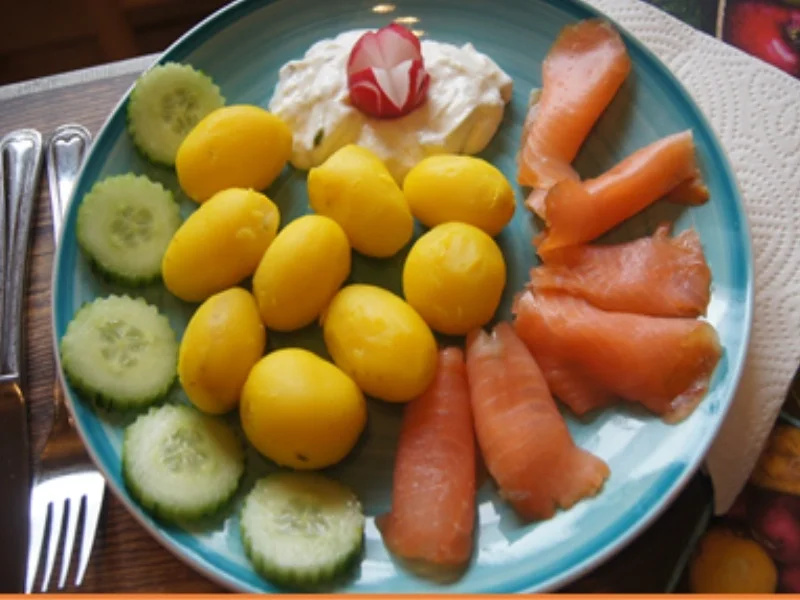 Pellkartoffel-Drillinge mit Räucherlachs und Zaziki - Rezept - Bild Nr. 2