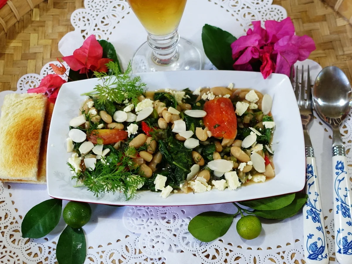 Weiße Bohnen mit Kai Lan, Tomaten und Mandeln - Rezept - Bild Nr. 2