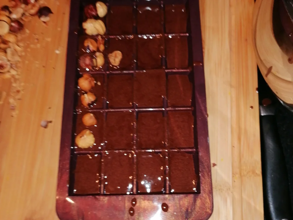 Schokolade Zuckerfrei mit Erythrit und Haselnüssen - Rezept - Bild Nr. 24