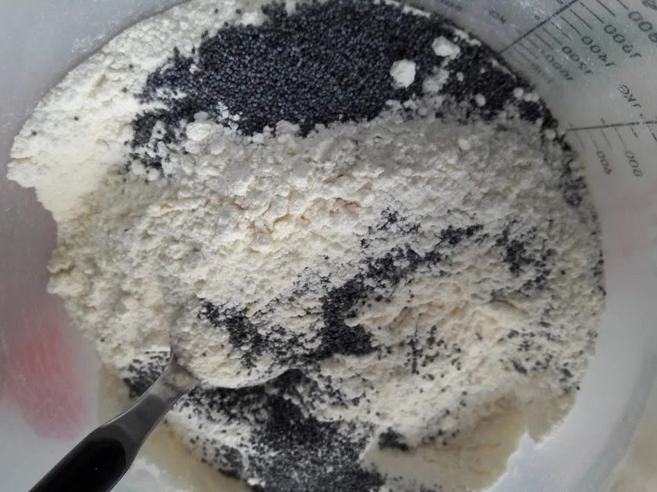 Rezept: Mohnkuchen mit Birnen und Blaubeeren Bild Nr. 7 Mohnkuchen mit Birnen und Blaubeeren - Rezept - Bild Nr. 7