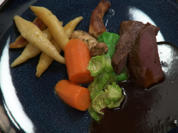 Rehrücken mit Rosenkohl, Möhren, Pilzen und Schupfnudeln - Rezept - Bild Nr. 2